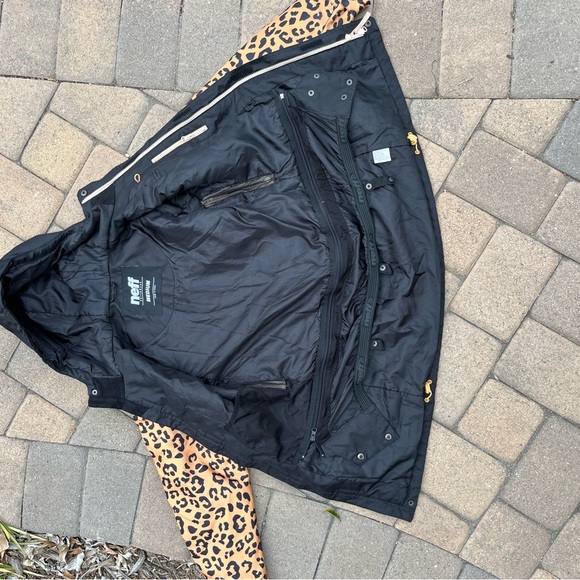 Neff snowboarding jacket - Picture 2 of 3